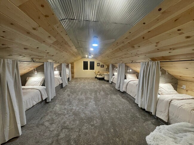 Building Photo - 1275 WY-50