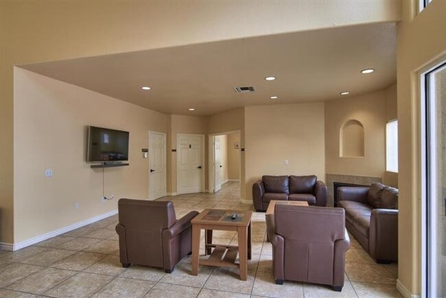 Building Photo - Beautiful 2BD/2BA Condo in Gated Complex - Many Amenities, Available Now!!!