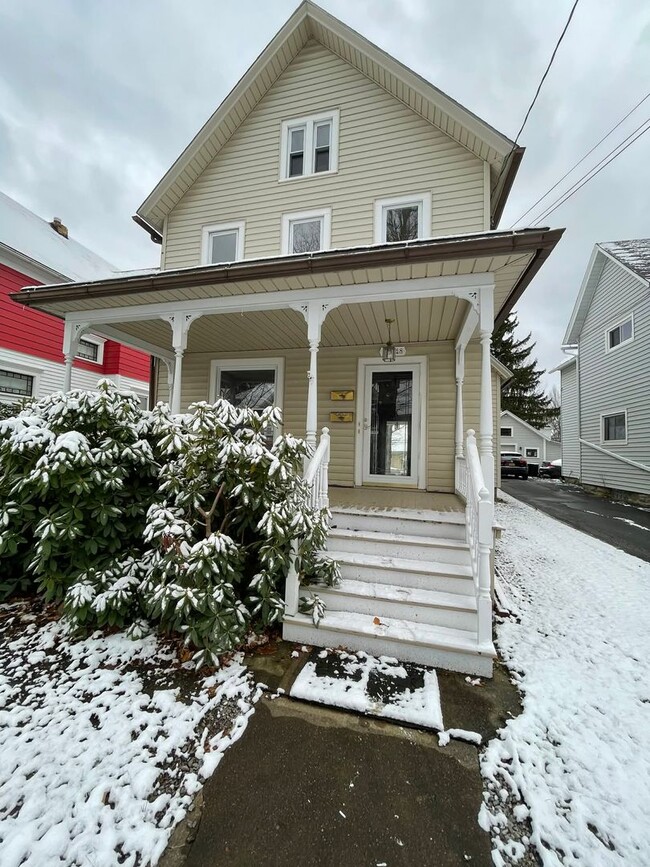 Building Photo - 118 S 8th St