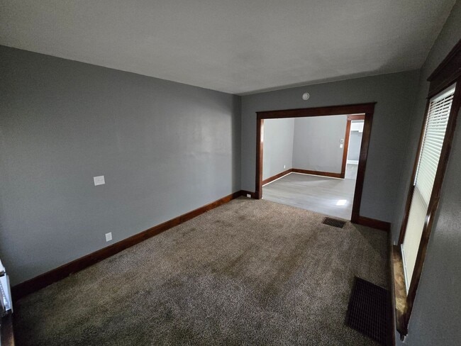 Building Photo - 3 Bedroom House