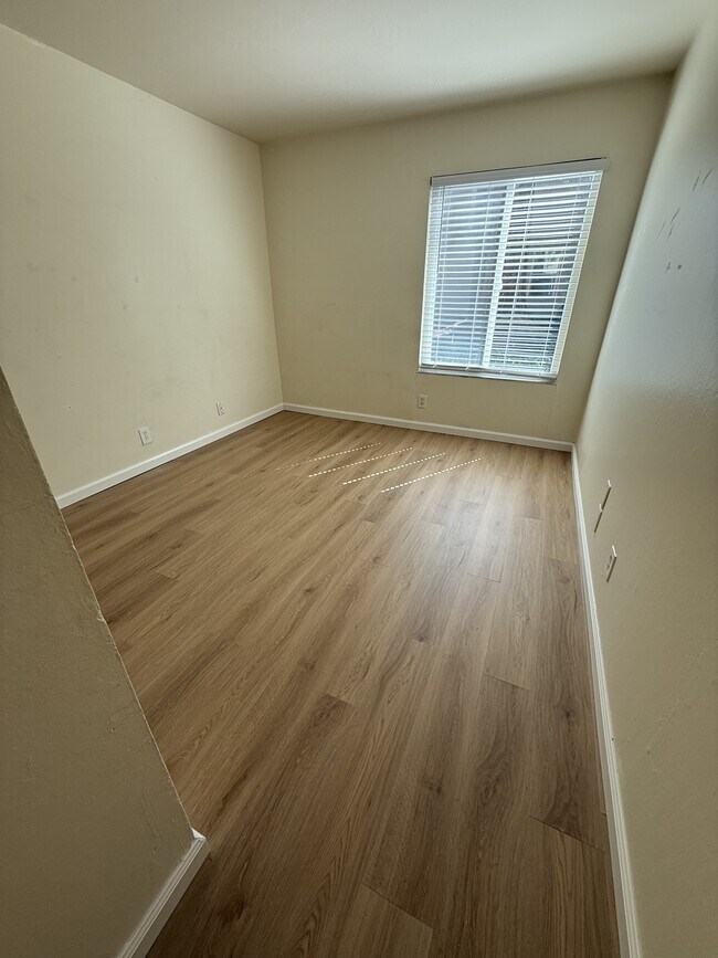 Building Photo - 975 Murrieta Blvd