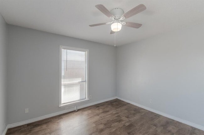 Building Photo - 100 Uhland Rd