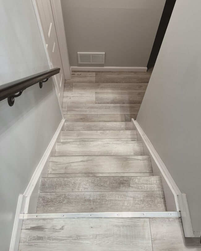 Building Photo - Updated 3BR 1BA Home w/ Garage & Updated Kitchen in Cincinnati