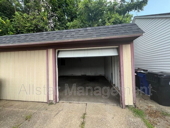 Building Photo - 3361 W 84th St