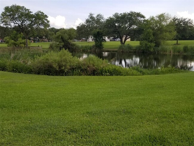 Building Photo - 502 Birdsong Dr