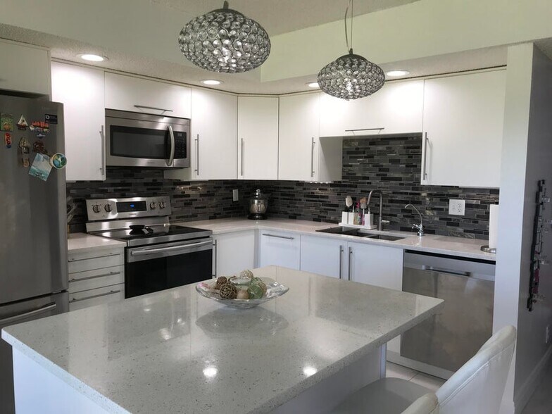 Primary Photo - 5130 Las Verdes Cir