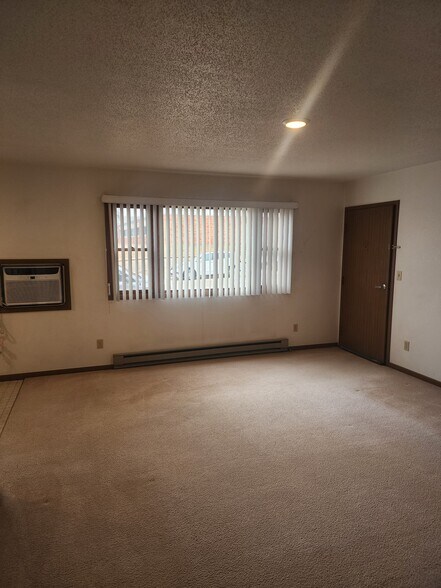 Building Photo - 1490 Tower Dr