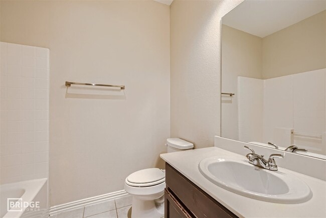 Building Photo - 1308 Lakecrest Ln