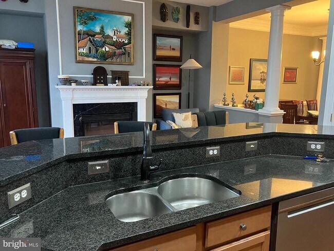 Building Photo - 913 Pleasant Dr