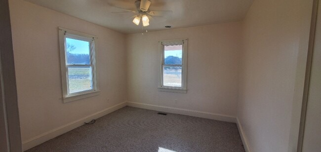 Building Photo - So Much Space