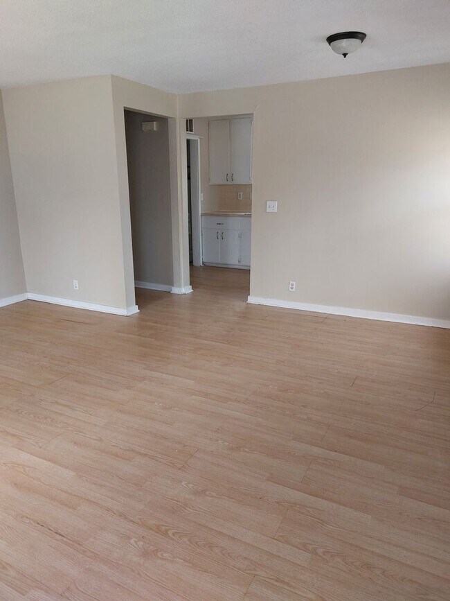 Building Photo - 4416-4418 E. Central