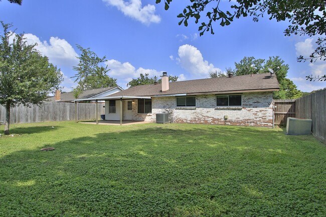 Building Photo - 2207 Whiteback Dr