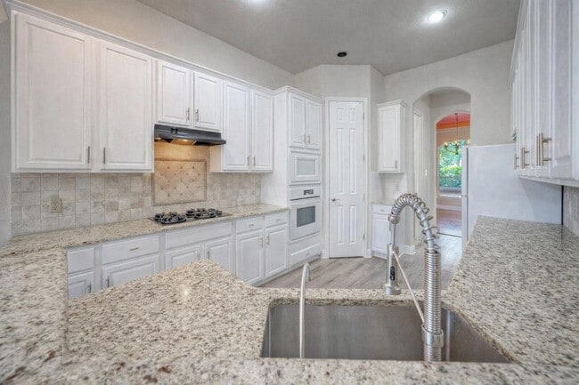 Building Photo - 3912 Coopers Hawk Cove