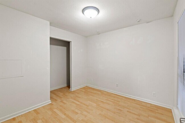 Building Photo - 2708 S 1st St