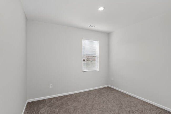 Building Photo - 383 King Vlg