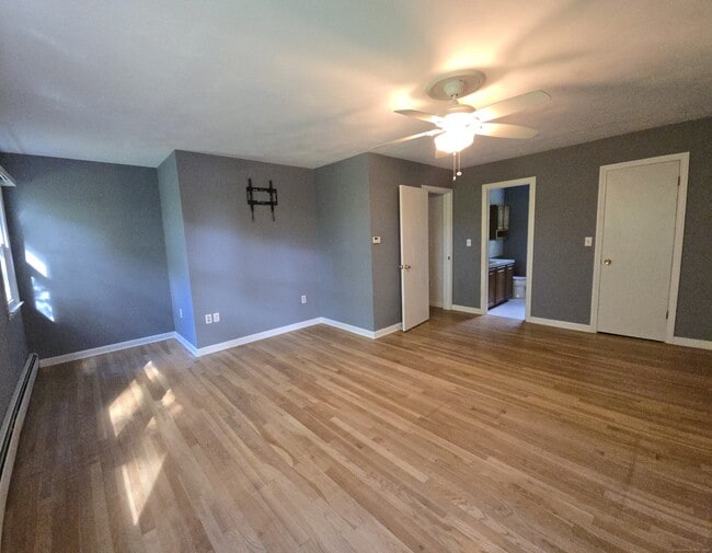 Building Photo - 10 Nutmeg Dr