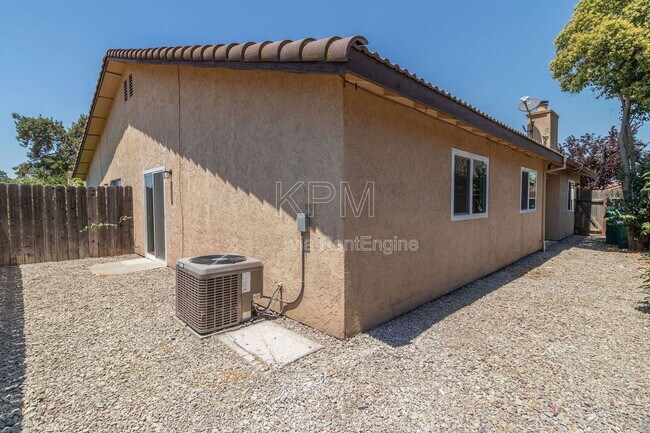 Building Photo - 8720 Fox Creek Dr