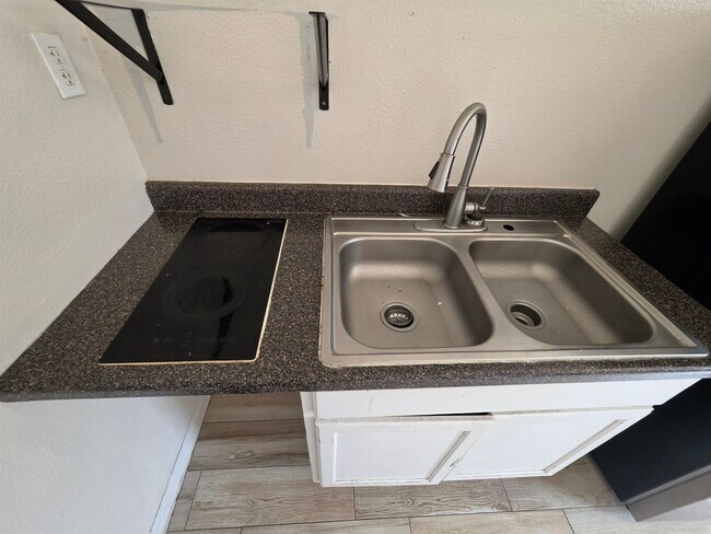 Building Photo - 301 Soria Dr