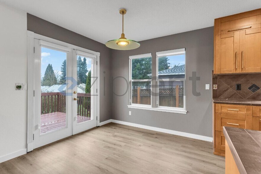 Building Photo - 9904 NE 27th Ct