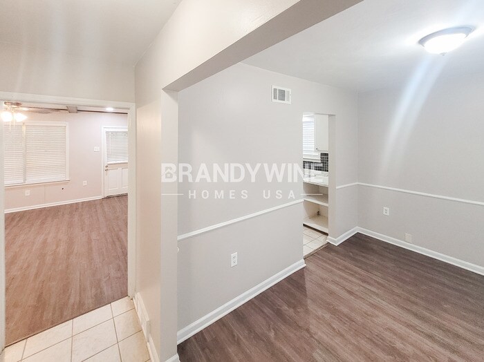 Building Photo - 3685 Naylor Dr