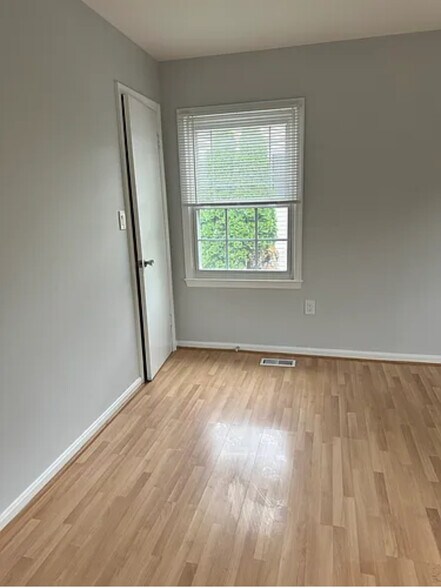 master bedroom - 3034 Hickory Grove Ct
