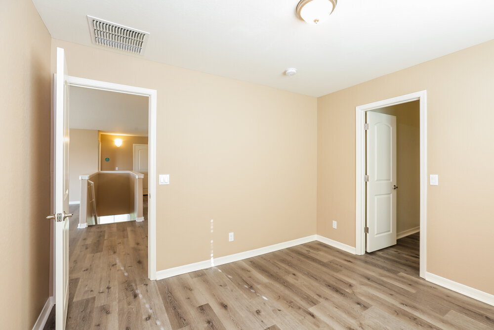 Building Photo - 5809 S 27th Ln