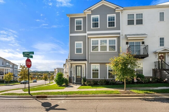 Primary Photo - Burkitt Ridge Townhome