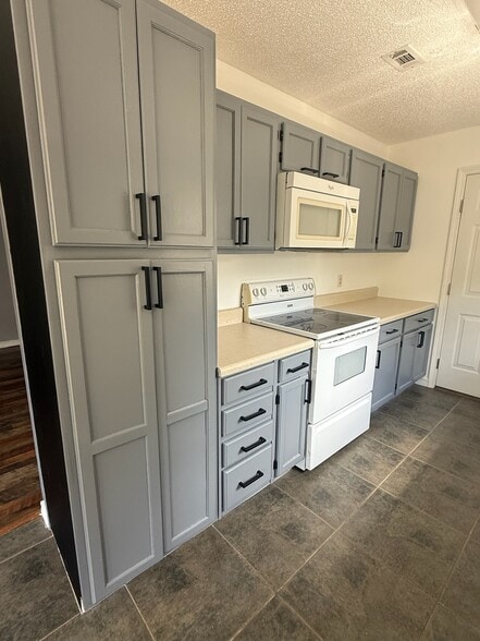 Building Photo - 329 Strawbridge Dr