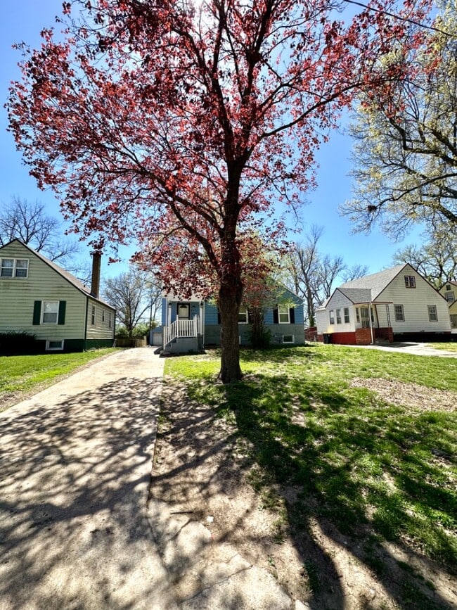 Building Photo - 4219 E 68th Terrace