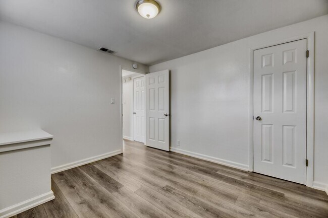 Building Photo - 1890 S Garfield St