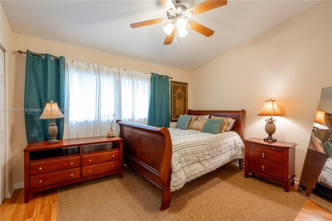 Building Photo - 3024 S Oakland Forest Dr