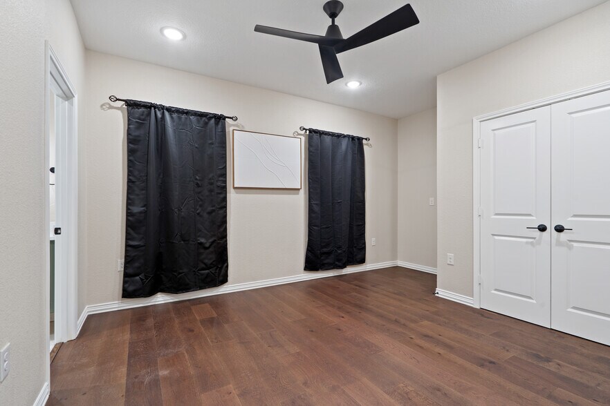 Building Photo - 2514 Carpenter Ave