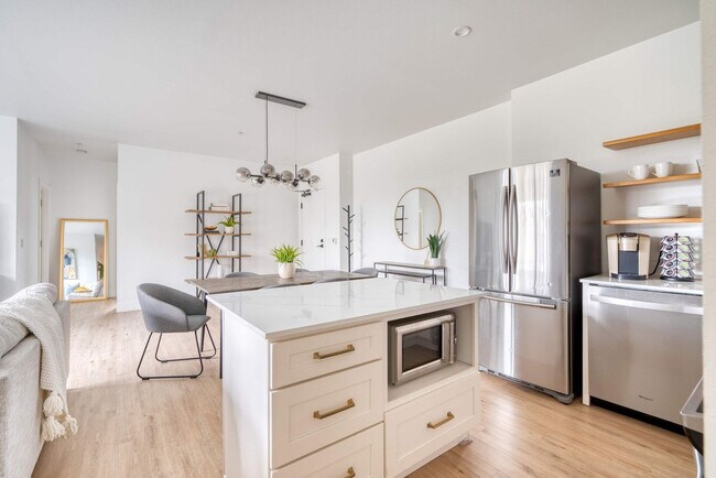 Building Photo - 4980 N Vancouver Ave