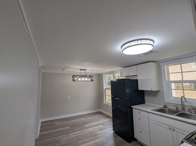 Building Photo - 202 Underwood Dr