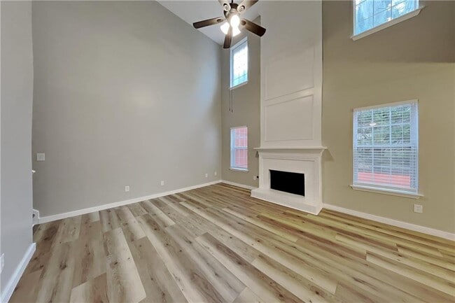 Building Photo - 1719 Silverchase Dr SW