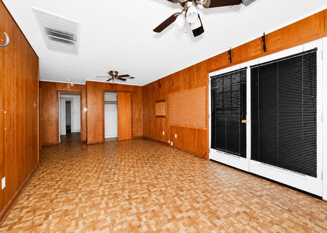Building Photo - 800 W 34th Ave