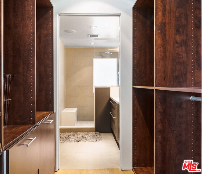 Building Photo - 1250 N Harper Ave