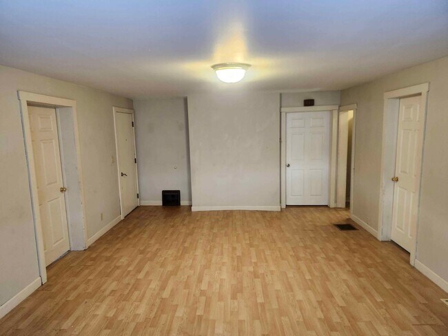 Building Photo - 422 Superior St