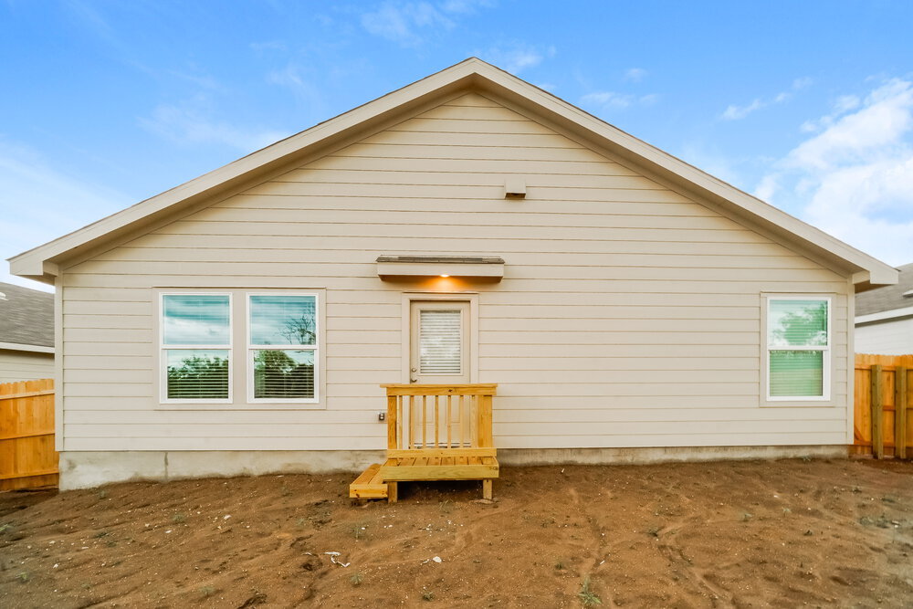Building Photo - 13910 Reservoir Dr