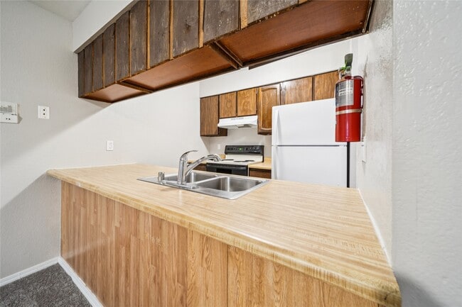 Building Photo - 1046 W 26th Ave