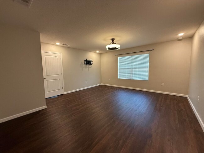 Building Photo - 1004 Limpkin St