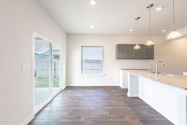 Building Photo - 5915 Marble Caverns