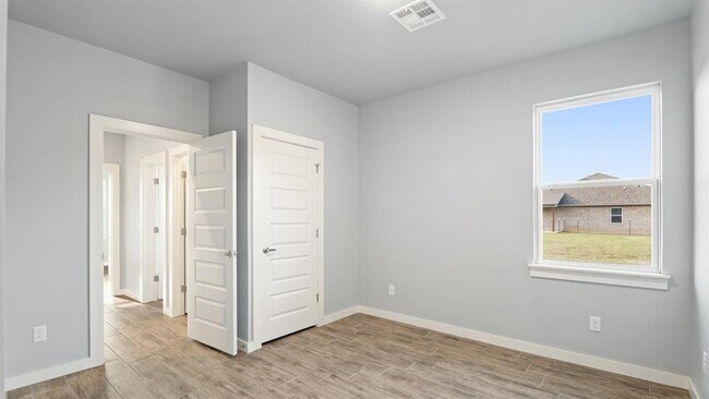 Building Photo - 214 Olde Ml Ct