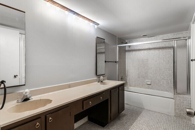 Building Photo - 210 174th St