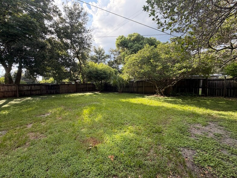 Building Photo - 6013 Chenango LN