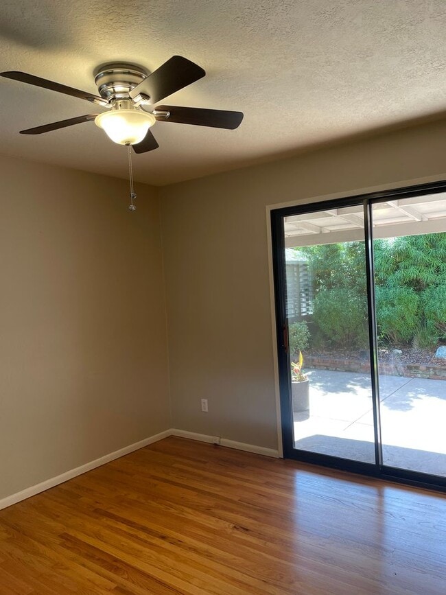 Building Photo - 3 Bed/1 Bath Single Family Home in East Sacramento