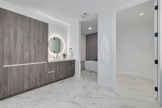 Building Photo - 777 3rd Ave N