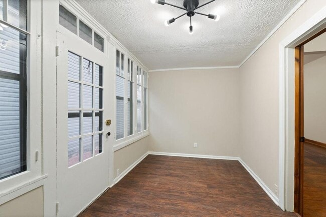 Building Photo - 1709 Ekin Ave