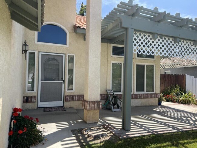 Building Photo - 33367 View Crest Dr