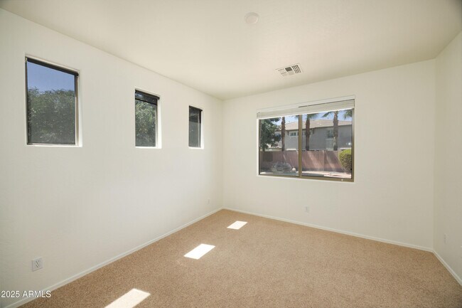 Building Photo - 18546 E Oak Hill Ln